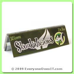 Skunk Regular Size Rolling Papers Single Pack